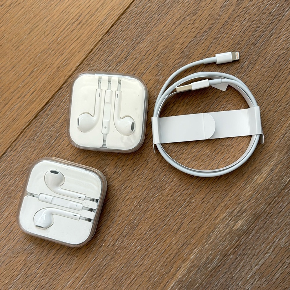Apple ear pods (wired) with lightening connector